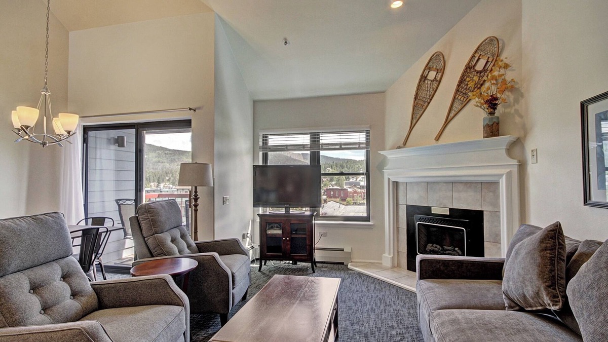 Historic District Condo | Perfectly Located 1Br With loft- Close to Lifts & Downtown