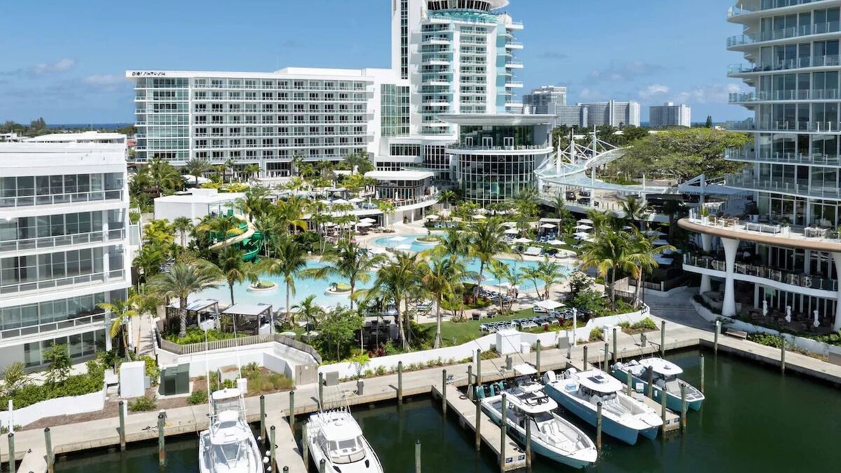 17th Street Causeway Hotel | Perfectly Relaxing Room Near Port Everglades Spot Superyachts Just 4 Miles Away