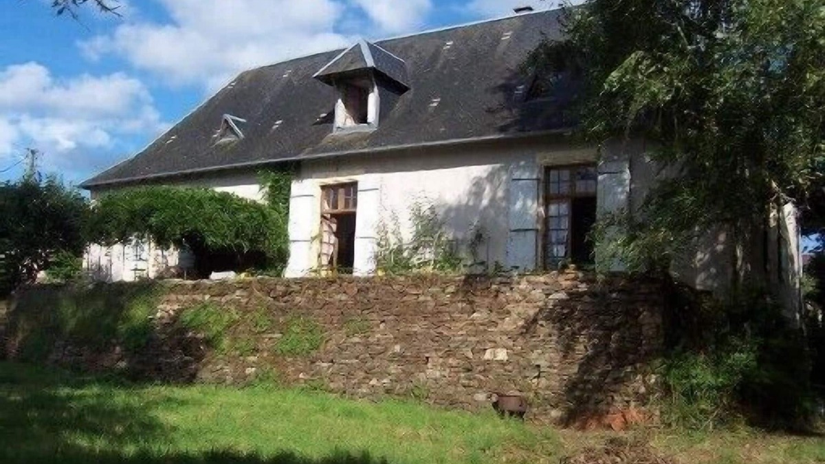 Jumilhac-le-Grand House | Périgord-Limousin, beautiful village house in a garden at the foot of the castle