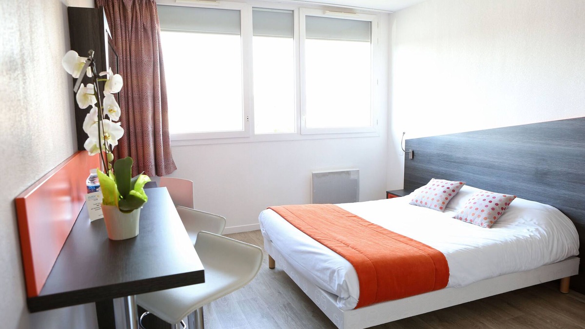 Chevilly-Larue Apartment | Perle Parisienne au Pied du Tram av/Wifi+Parking!