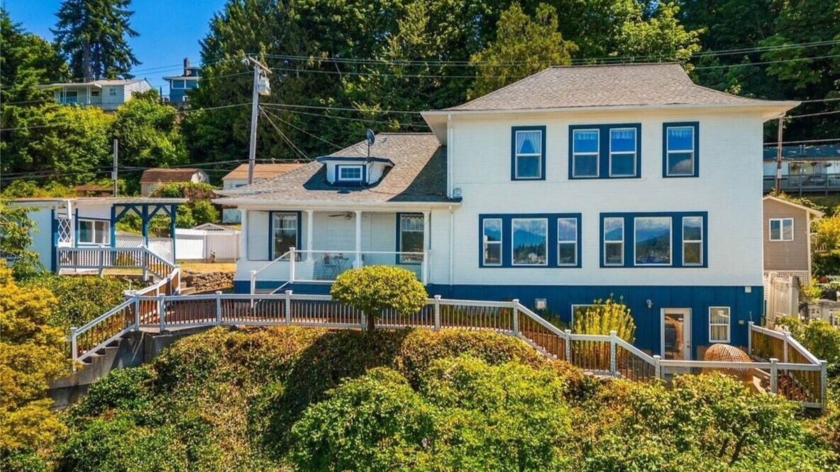 Retsil House | Perry's Landing - Charming Water & Mountain View Home in Historic Port Orchard