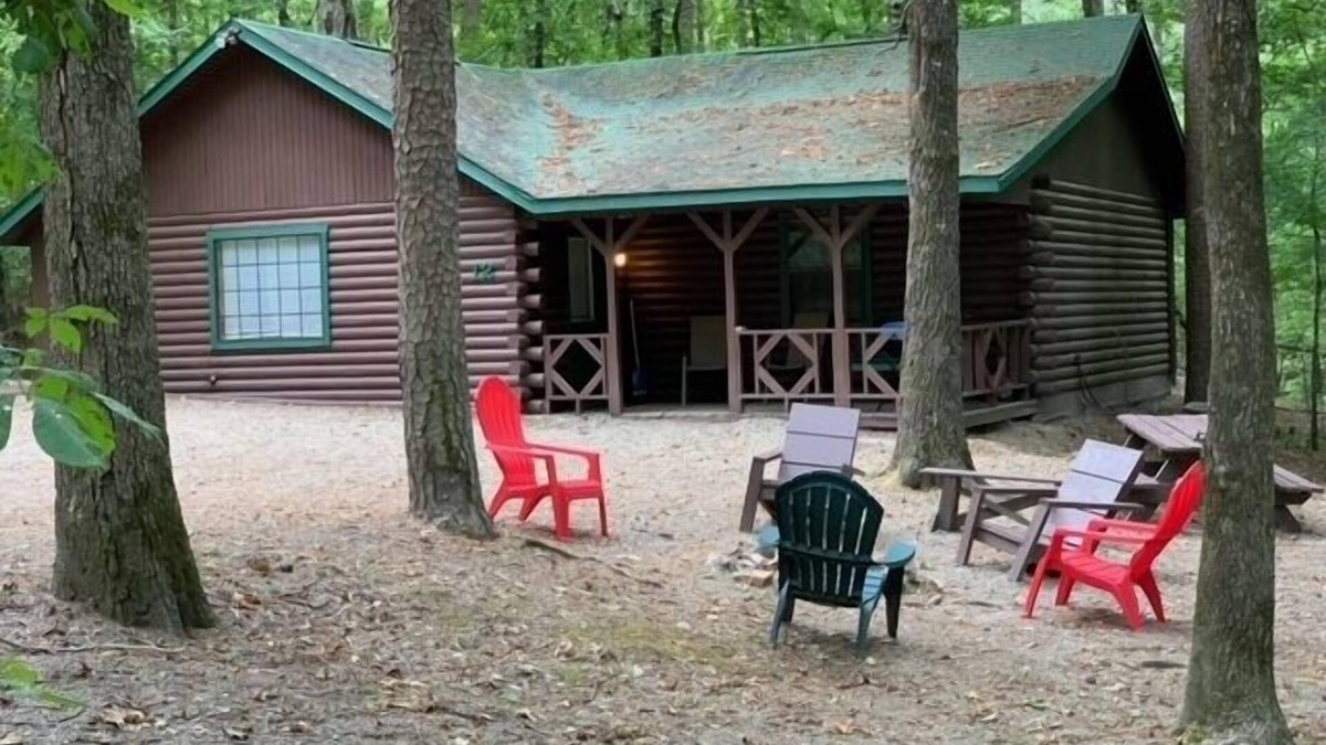 Broken Bow Cabin | Persimmon Place is a 2 Bedroom Log Cabin at the Whip Poor Will Resort.