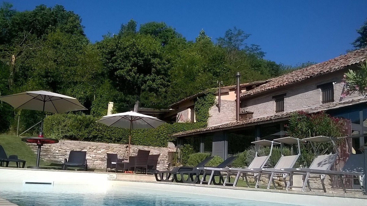 Monteciccardo Villa | PesaroUrbino farmhouse villa with saltwater pool sea view. T. Vendrosella