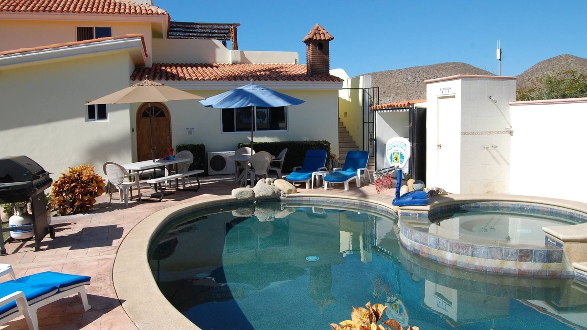 El Pescadero House | Pescadero Palace 2BR Guest House w/pool, Jacuzzi, on the beach!