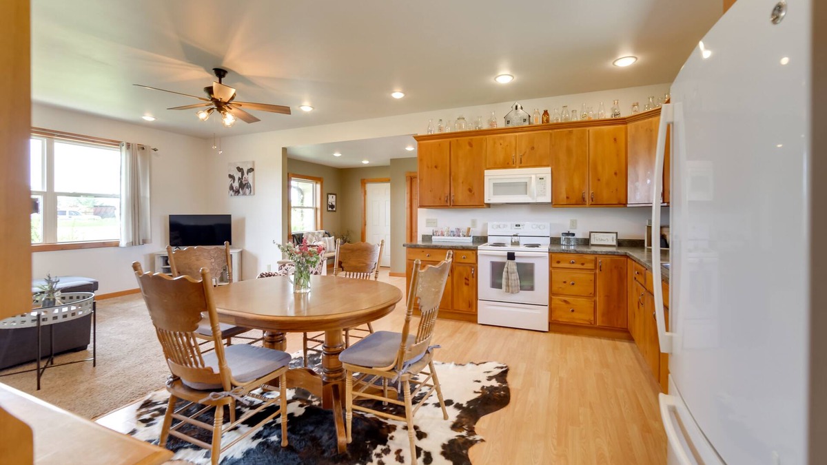 Peshtigo House | Peshtigo Dairy Farm Escape: Fire Pit, Grills!