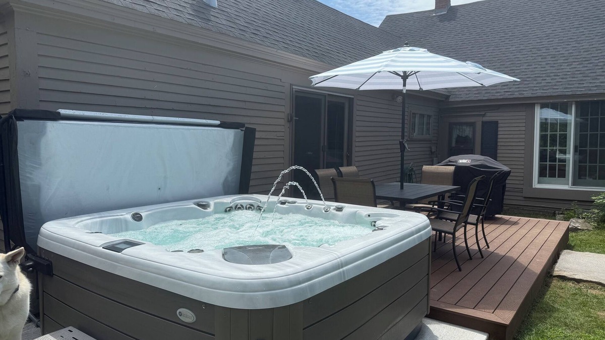 Moultonborough House | Pet/Family Friendly Historic Ambrose House w/Hot Tub Near Castle in The Clouds