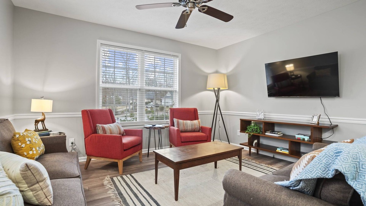 Travelers Rest House | Pet & Family-Friendly 4BR, Sports Court Near NGU