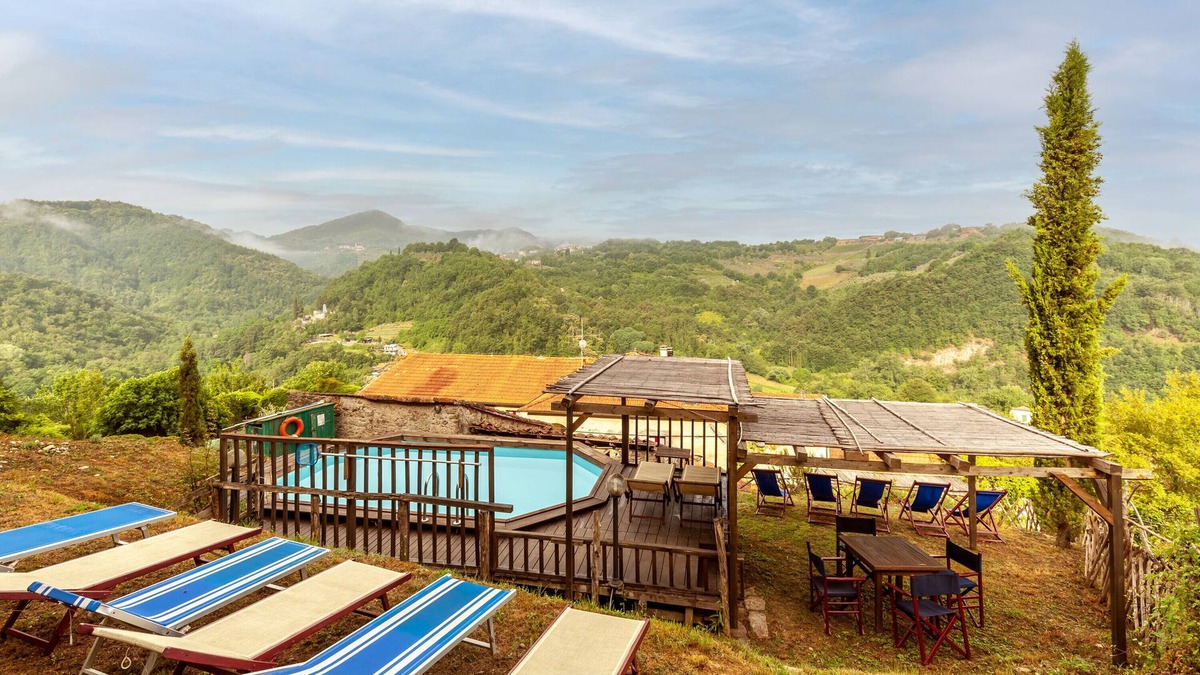 Maglietola House | Pet-Friendly Holiday Home Il Castello with Mountain View, Pool & Wi-Fi