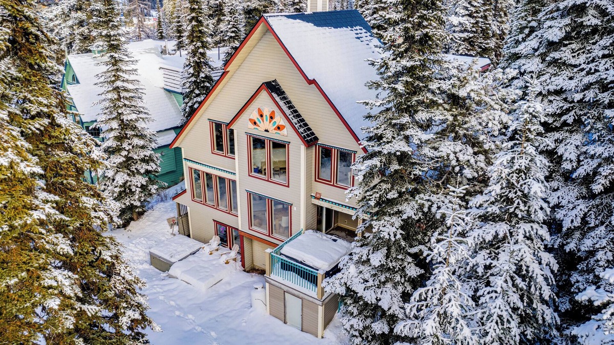 Silver Star Mountain House | Pet friendly chalet right on the ski way, steps from tube town pet friendly too!