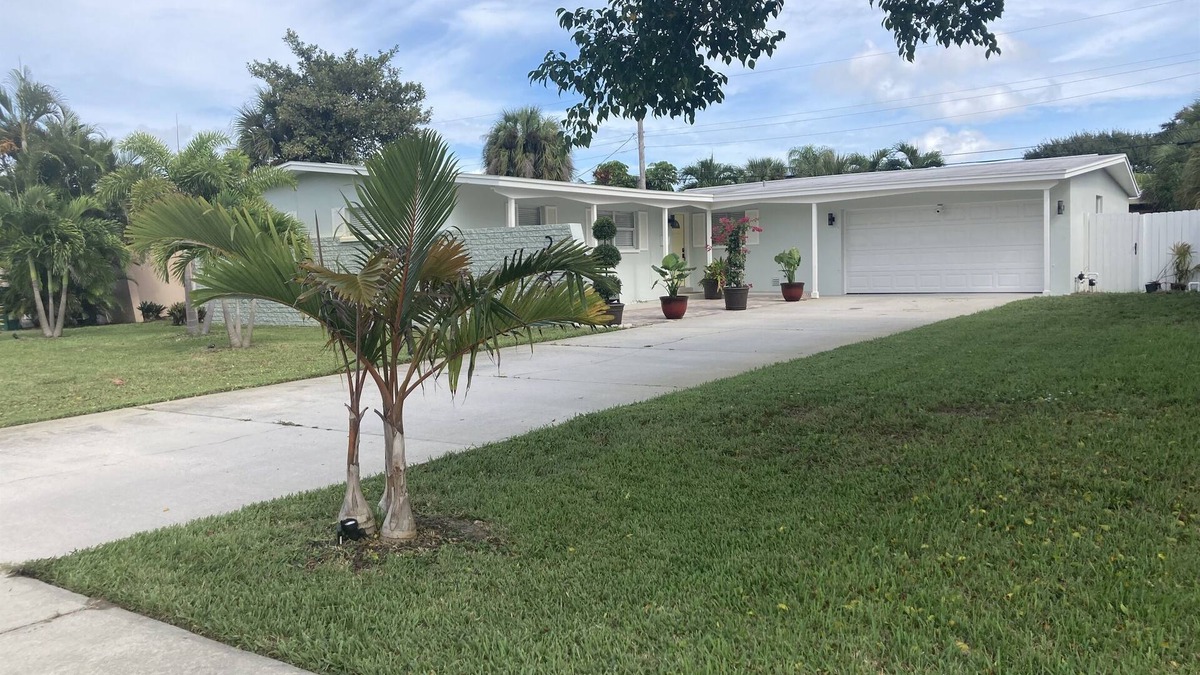 Seacoast Shores House | Pet Friendly Space Coast Oasis - Walk to beach!