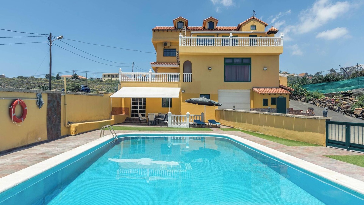 Granadilla de Abona Apartment | Pet-Friendly Apartment B Armonia Rural with Sea View, Terrace, Shared Pool & Wi-Fi