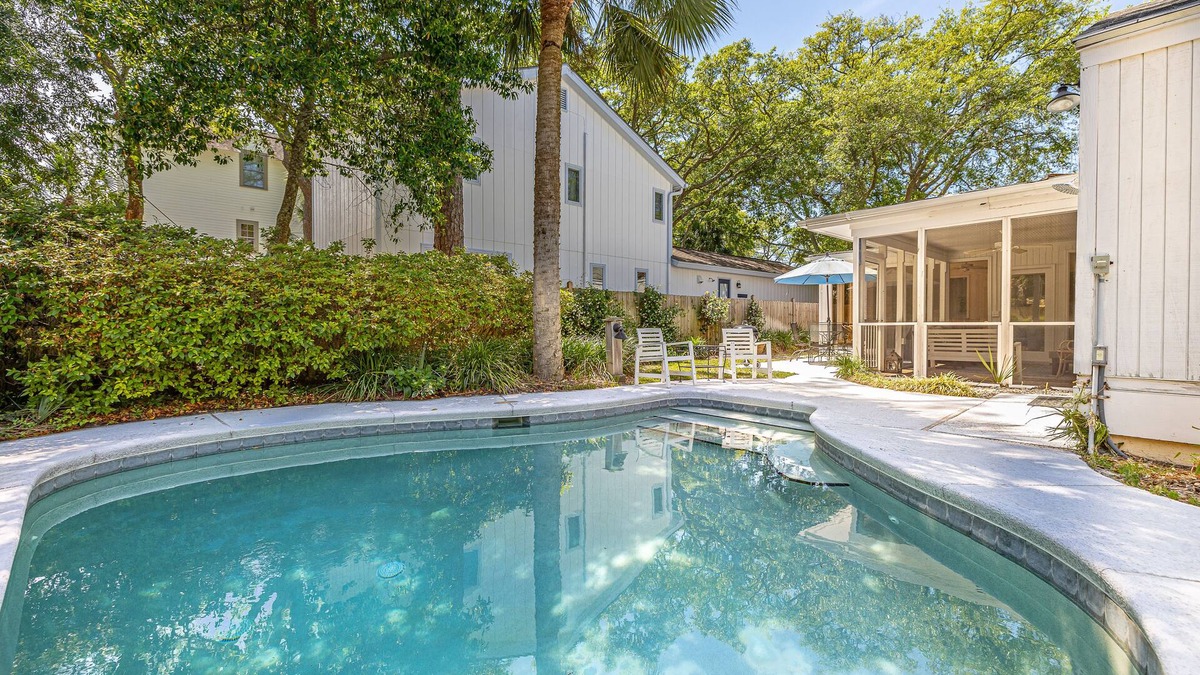 East Beach House | Pet Friendly and with a private pool!