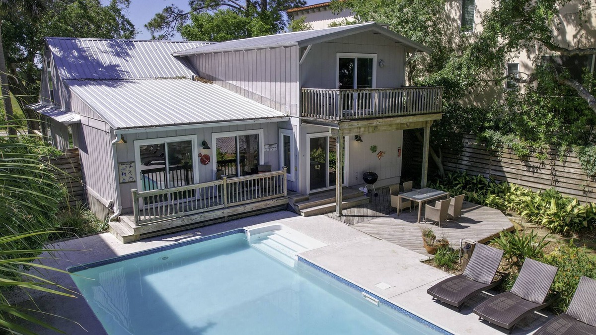 East Beach House | Pet Friendly home with private Pool!