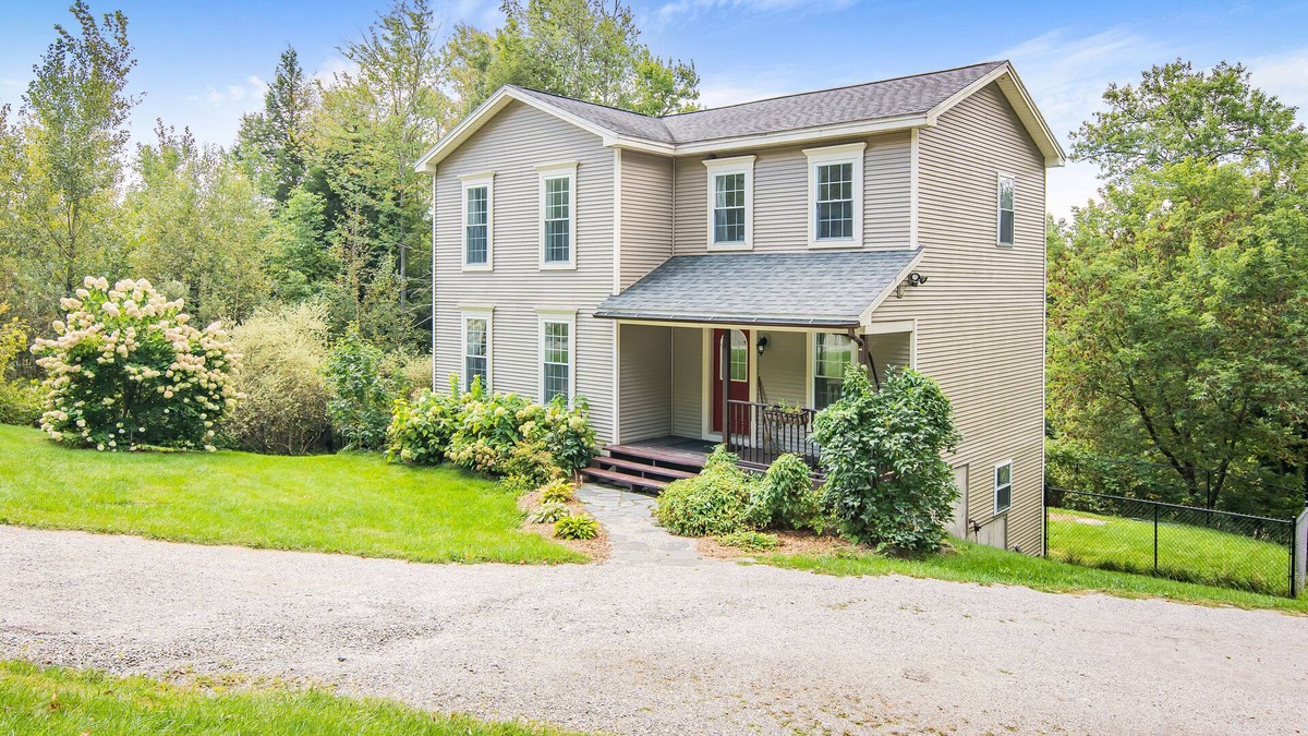 Jeffersonville House | Pet friendly- 10 mins to Smugglers Notch Resort