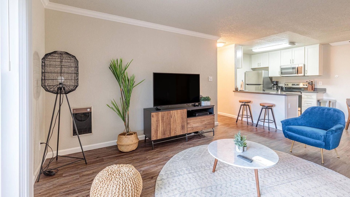 West Alameda Apartment | Pet-Friendly 1BR Apartment in Alameda + Parking