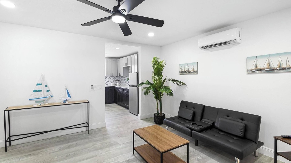 Oviedo House | Pet-Friendly 1BR Near UCF Save 32% Now