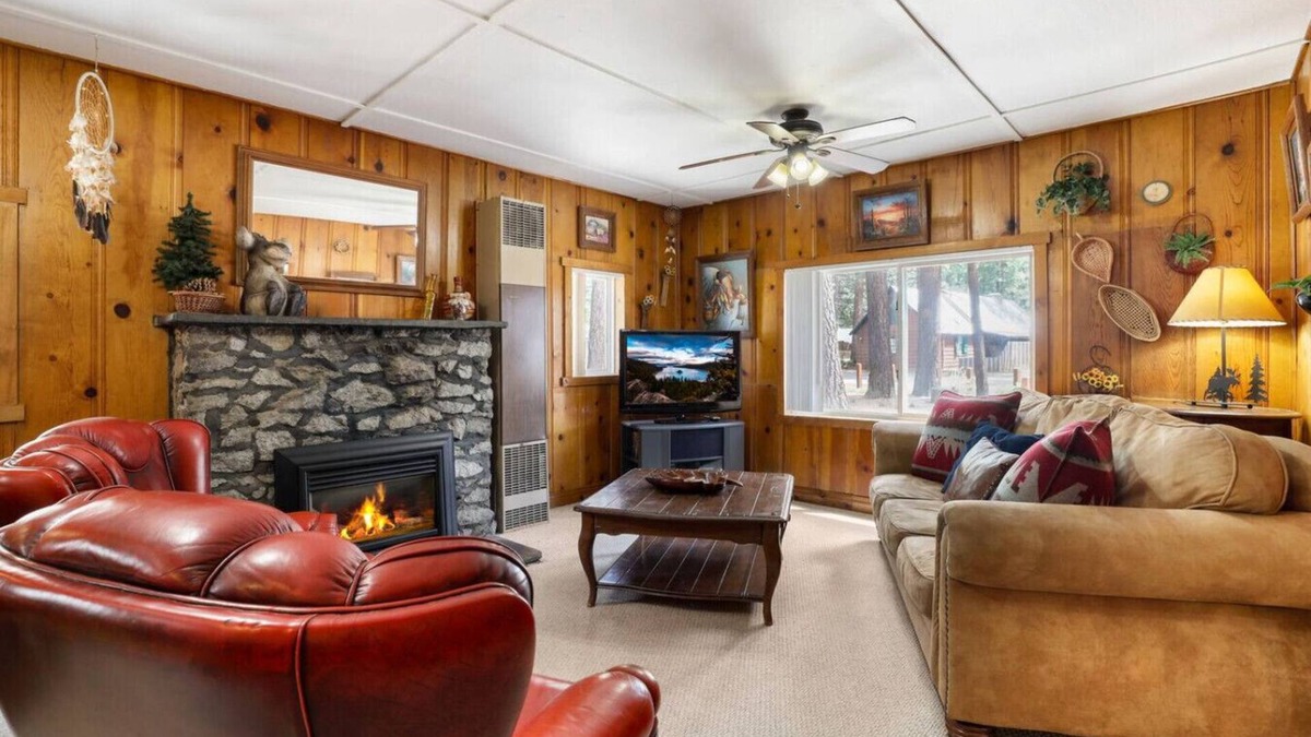 Bijou Pines Cabin | Pet-Friendly 2BR Cabin | Near Beach | Fenced Yard!
