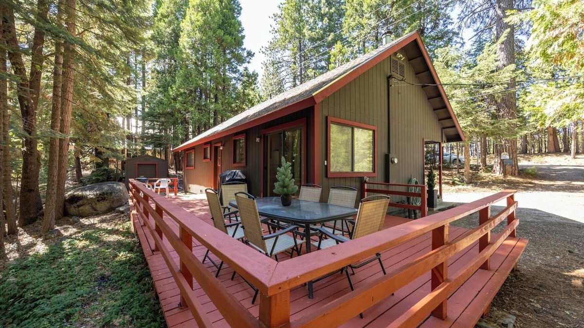 Alta Cabin | Pet friendly 2BR/1BA cabin close to Sugar Bowl, Truckee and Tahoe Nt'l Forest