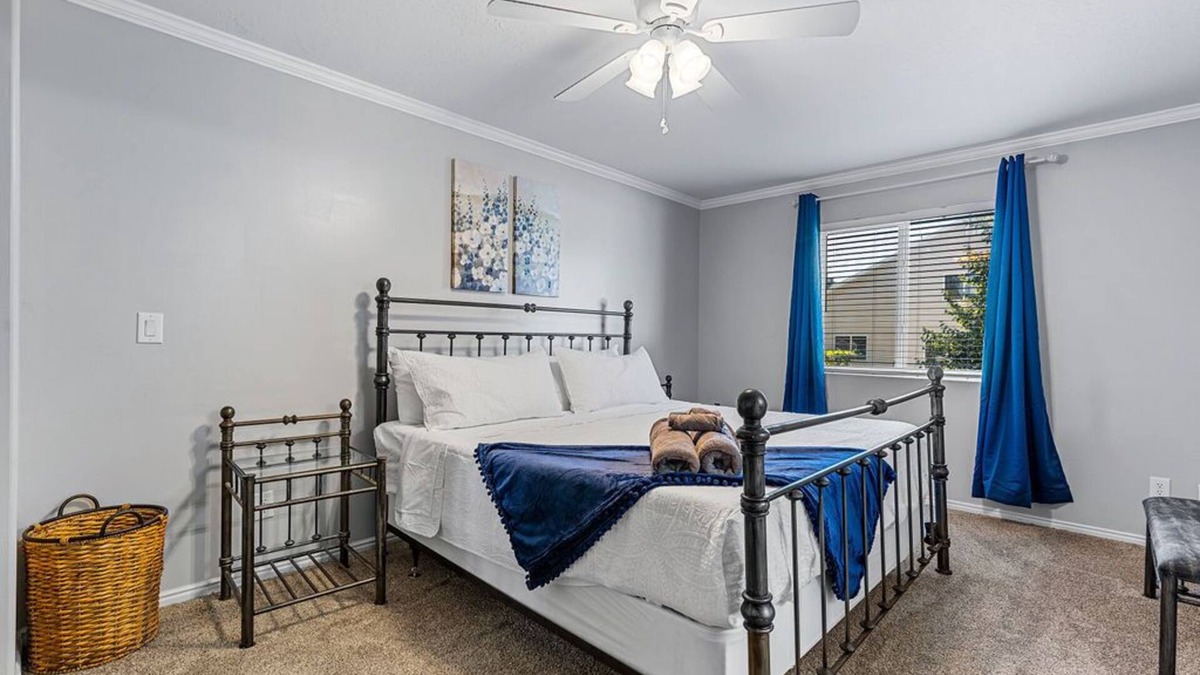 Layton Apartment | Pet friendly 3/2 fireplace by Hill AFB & hospitals