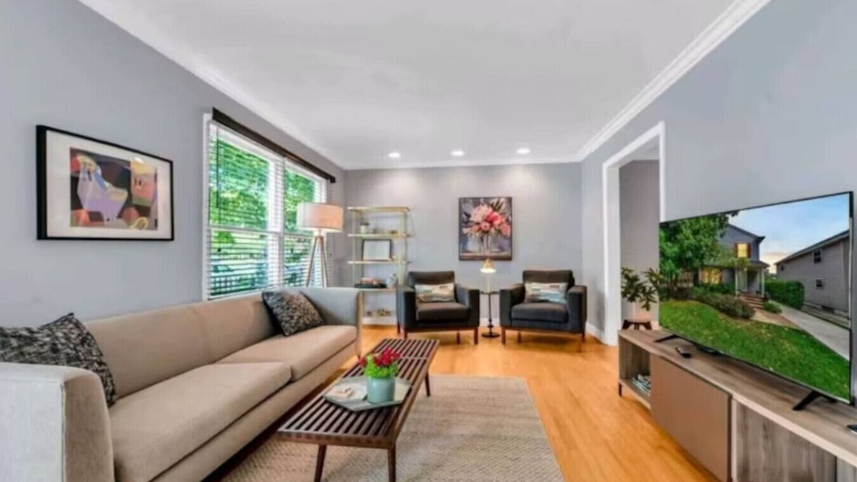 Drayton Plains Apartment | Pet Friendly 3 BR with Yard & Garage Near Beaumont