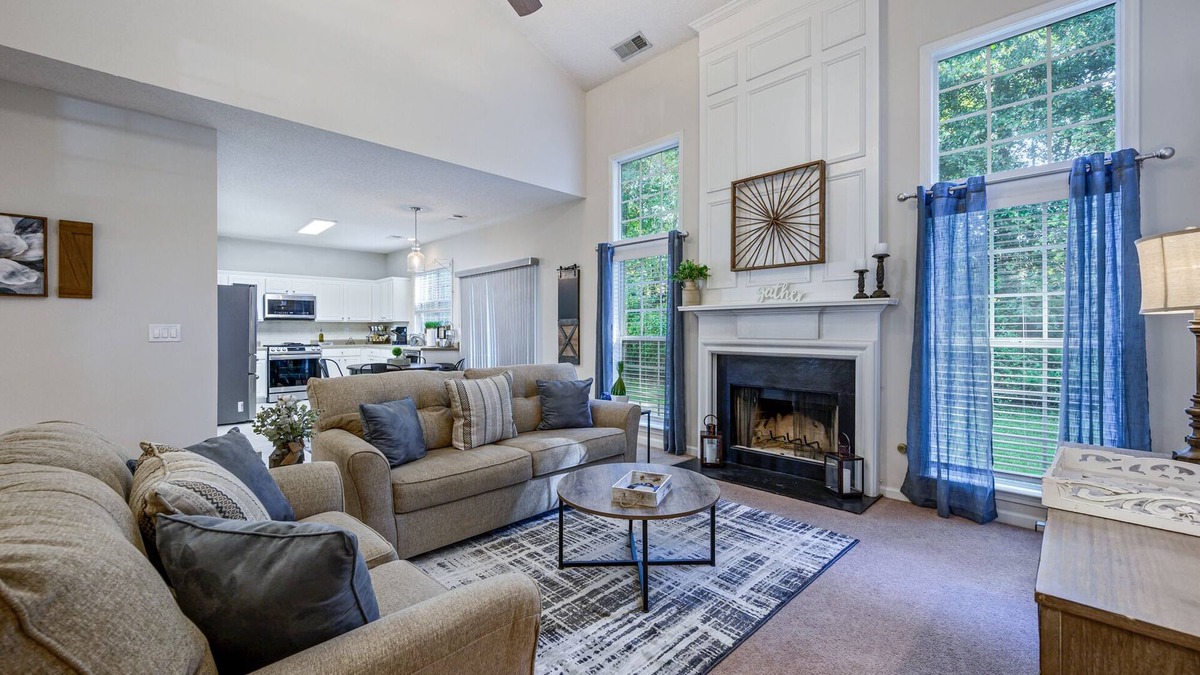 Woodstock House | Pet-Friendly 3BR w/Porch & Grill | Weekday Deals!
