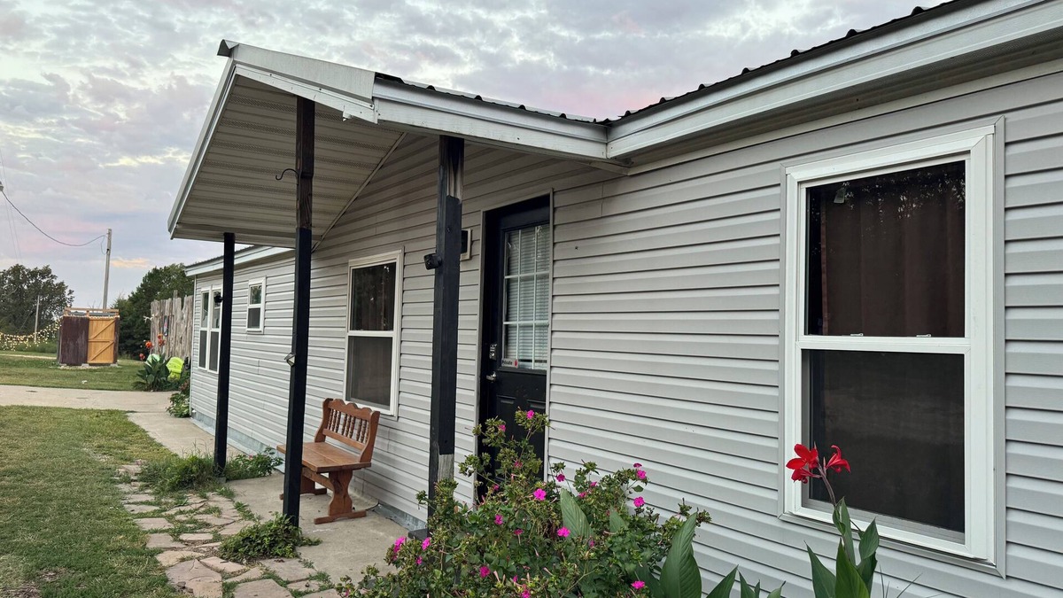 Pineville House | Pet friendly 4 bed 2 bath hot tub, outdoor shower, stage & rv sites for groups