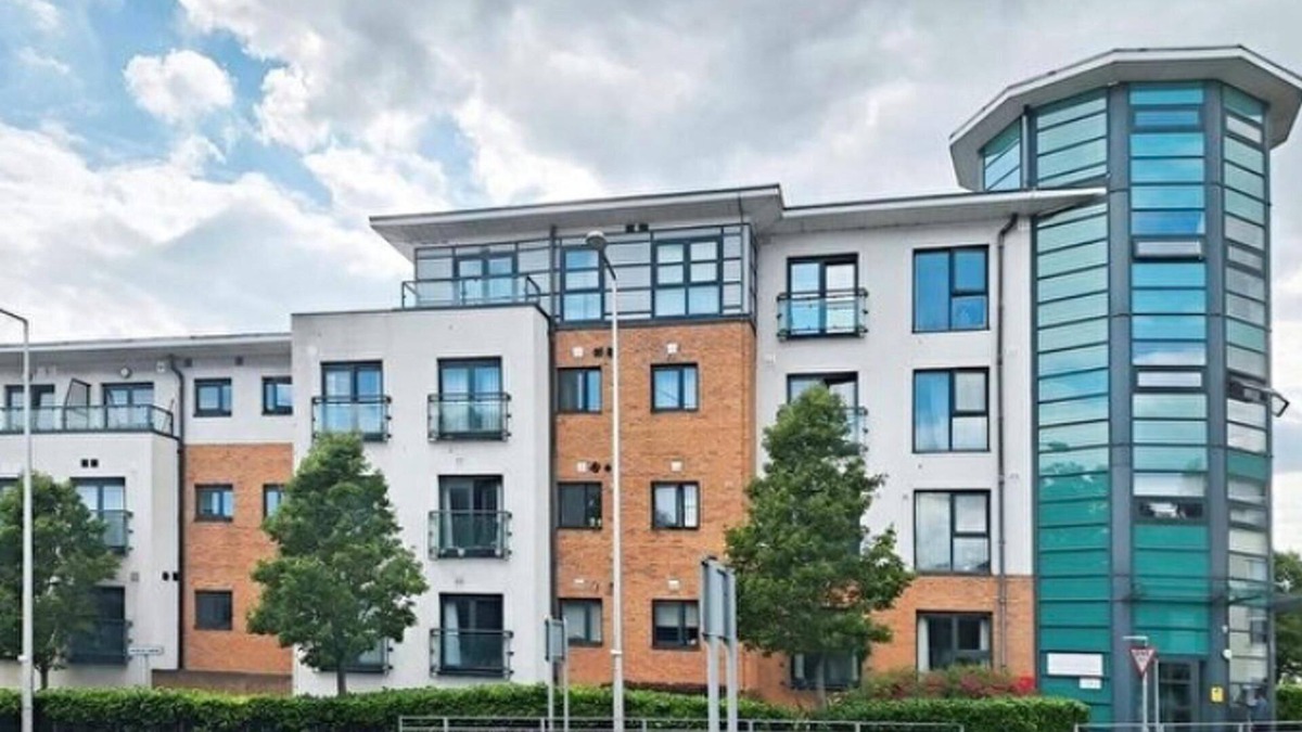 Grays Apartment | Pet Friendly - 4 Guests - Free Parking