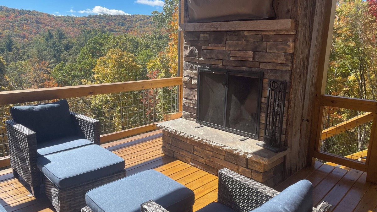 Glenville House | Pet friendly Amazing mountain paradise. Hot tub, fireplace, gym, game room !