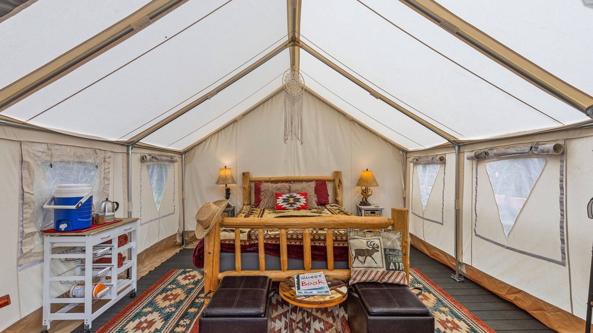 Missoula Cabin | Pet-friendly and Peaceful Glamping Tent "The Ranch Hand" + Hot Tub near Missoula