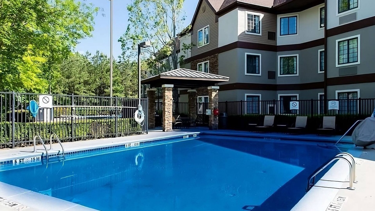 Alpharetta Hotel | Pet-friendly and Spacious 2BR Suite with Kitchen! Free Breakfast, Pets Allowed!