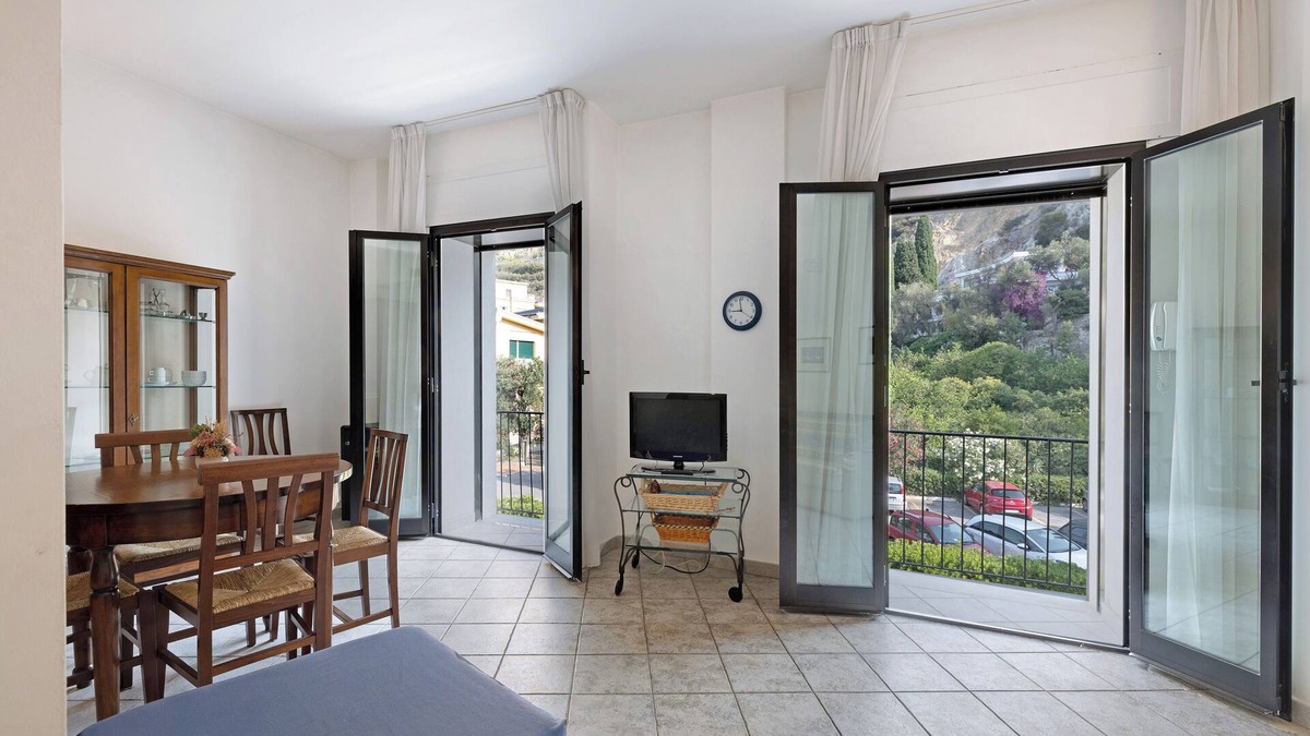 Varigotti Apartment | Pet-Friendly Apartment "13 Mehari" with Balcony & Wi-Fi