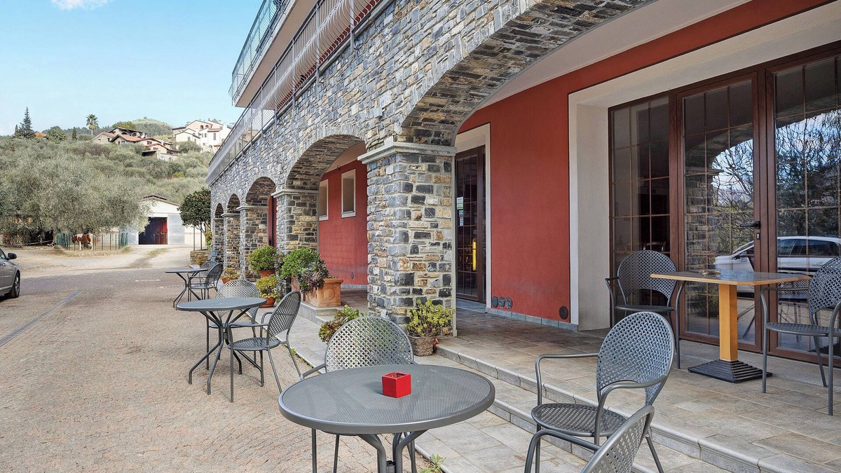 San Bartolomeo Apartment | Pet Friendly Apartment 'Belfast Agriturismo La Scuderia' with Wi-Fi