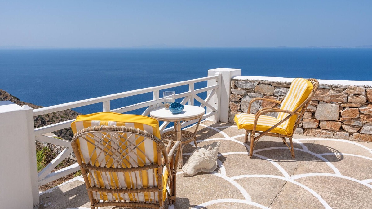 Sikinos House | Pet-Friendly Apartment 'Kimolos' with Sea View, Whirlpool & Wi-Fi