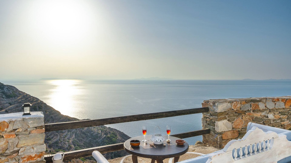 Sikinos Apartment | Pet-Friendly Apartment 'Milos' with Sea View Wi-Fi