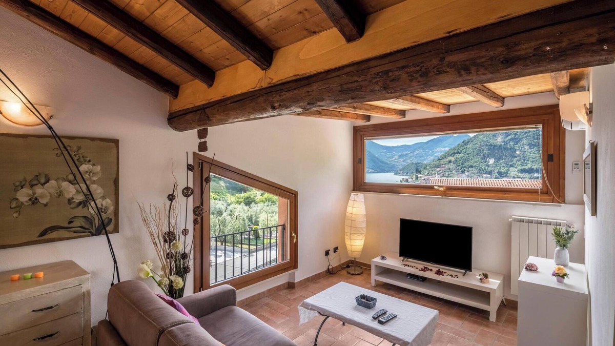 Sulzano Apartment | Pet-Friendly Apartment "Mansarda con vista lago" with Lake View, Pool, Wi-Fi & Terrace