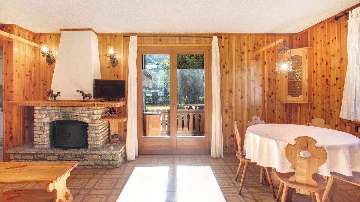 Bormio Apartment | Pet-Friendly Apartment Laura with Mountain View & Terrace