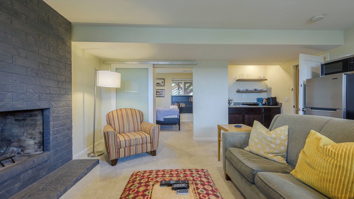 West End Apartment | Pet Friendly Apartment with views!