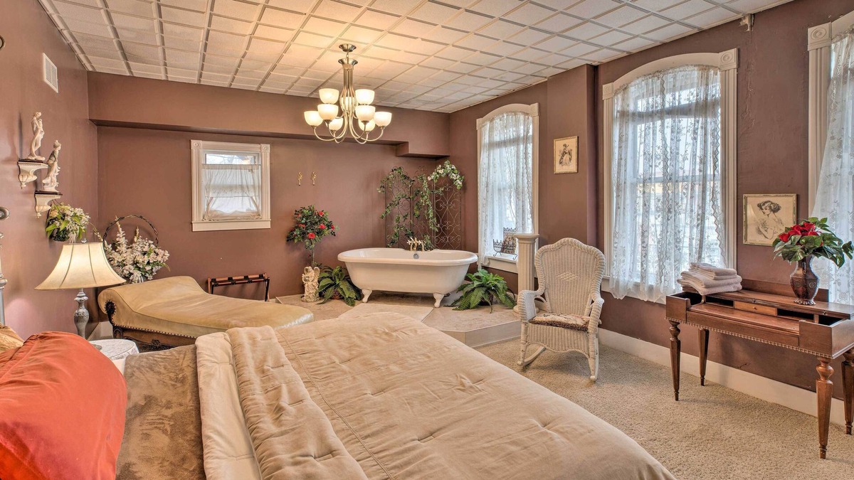 Yankton Apartment | Pet-Friendly Apt: 2 Blocks to Riverside Park!