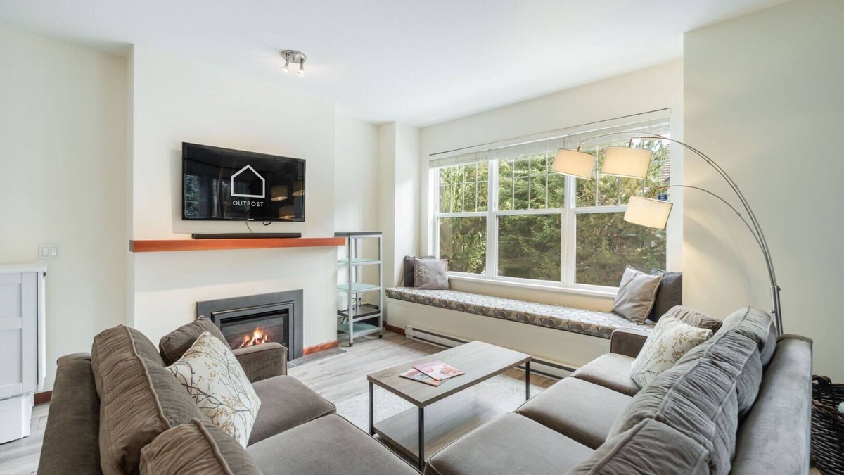 Blueberry Hill Condo | Pet friendly | BBQ | Private balcony | Cable TV