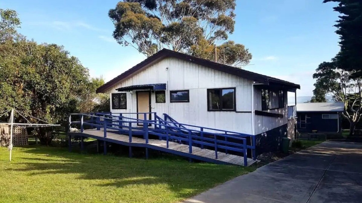 Ventnor House | Pet friendly BeachShack w/Ocean View and Access