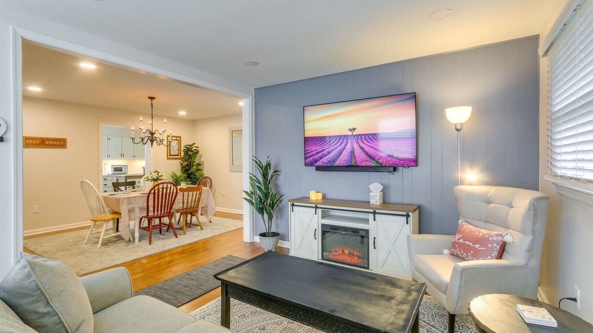 Berryville House | Pet-Friendly Berryville Home: Walk to Main Street!