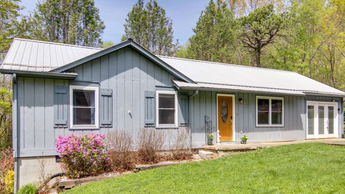 Ridgecrest House | Pet-Friendly Black Mountain Vacation Home w/Deck