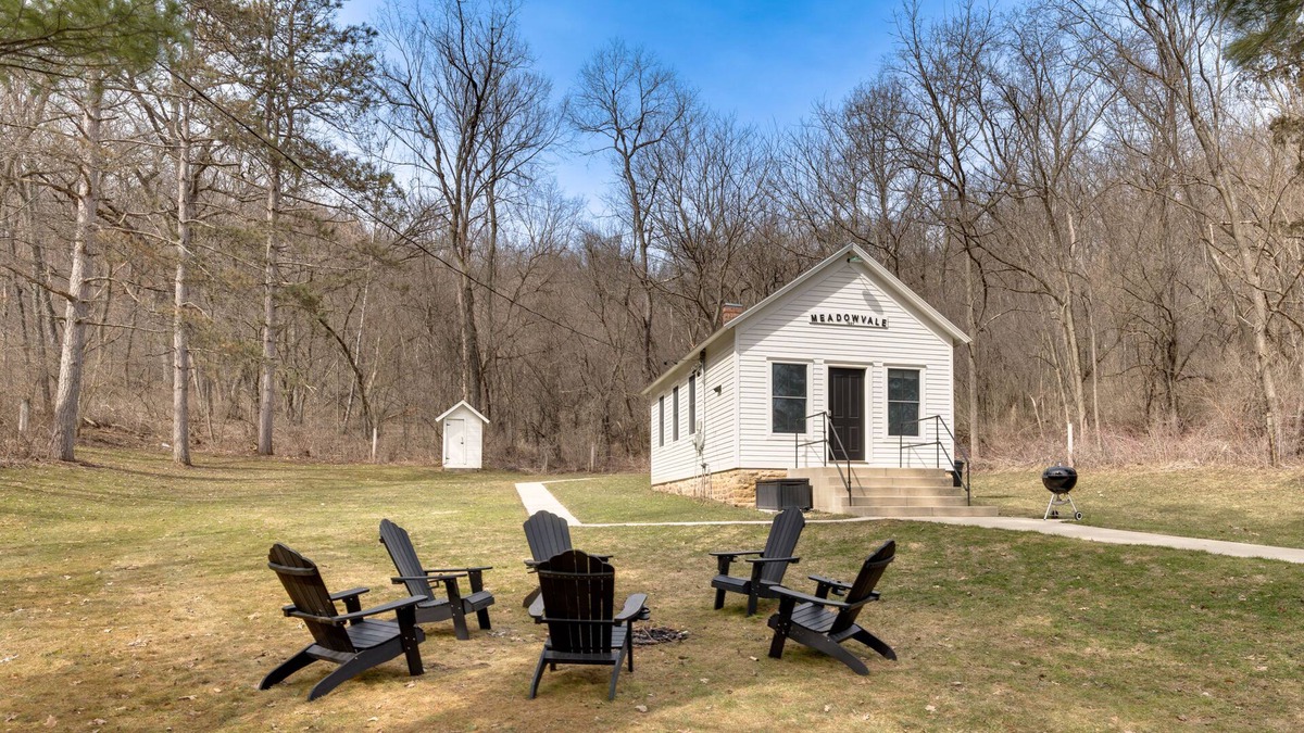 Barneveld Apartment | Pet-Friendly Blue Mounds Vacation Rental w/ Yard!