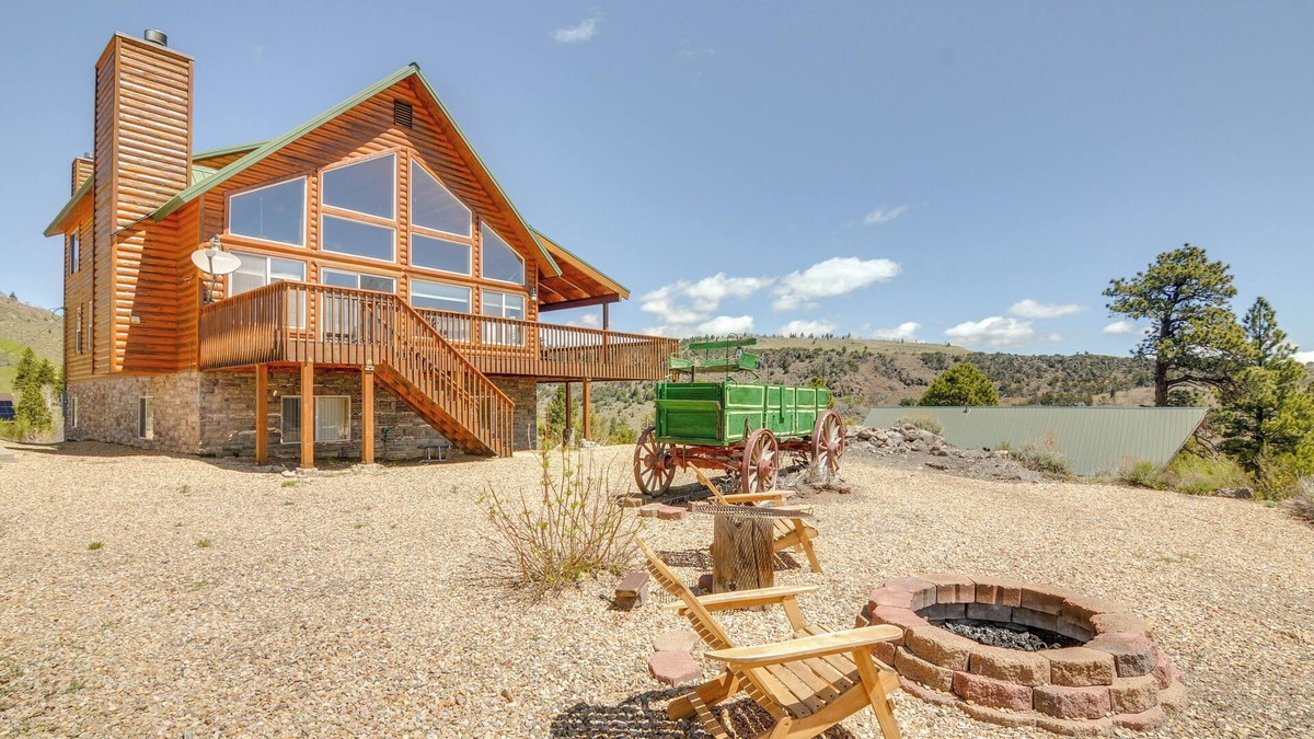 Mammoth Creek Cabin | Pet-Friendly Cabin < 1 Mi to Panguitch Lake!