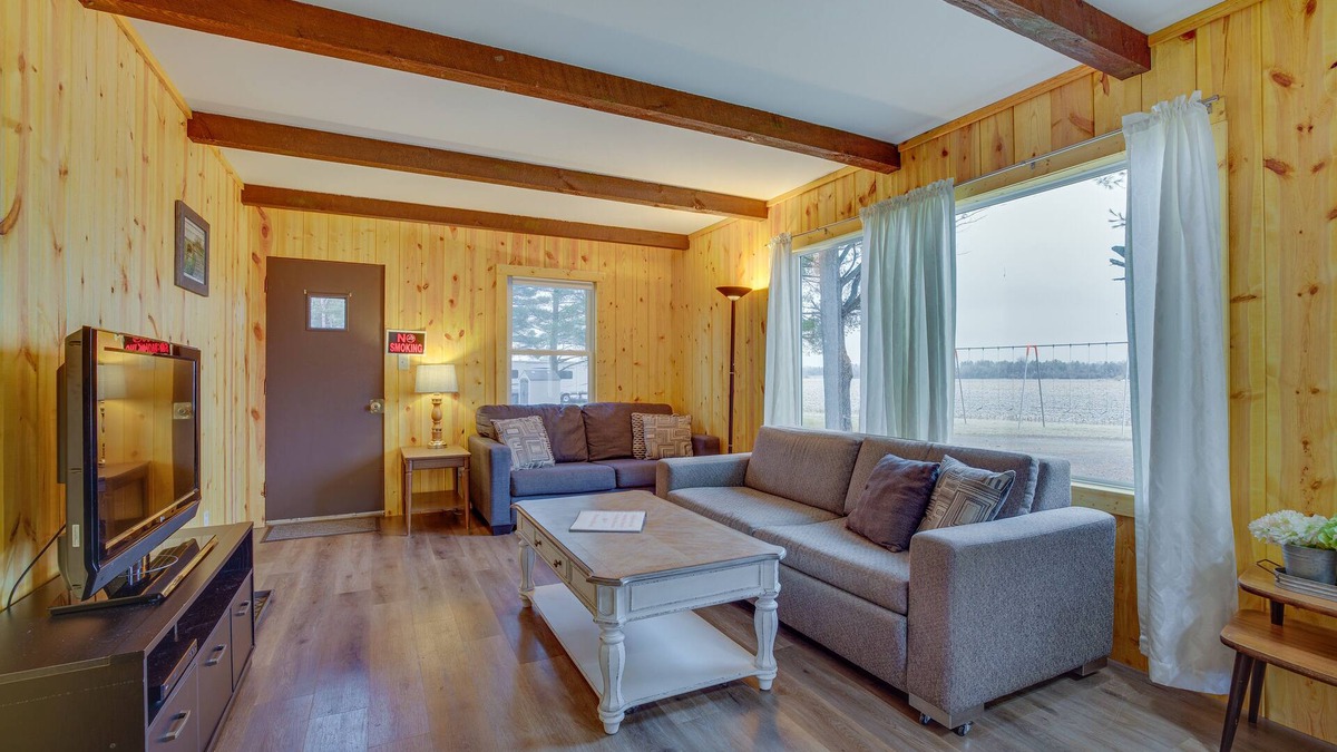 Mauston Cabin | Pet-Friendly Cabin Retreat: Wisconsin River Access