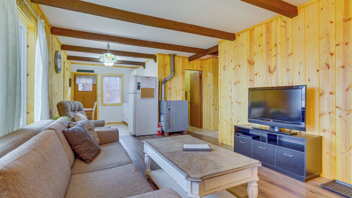 Mauston Cottage | Pet-friendly Cabin Retreat: Wisconsin River Access