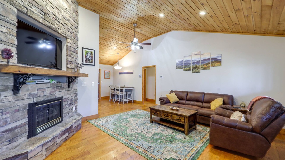 Spruce Pine Cabin | Pet-Friendly Cabin w/Fire Pit in Spruce Pine!