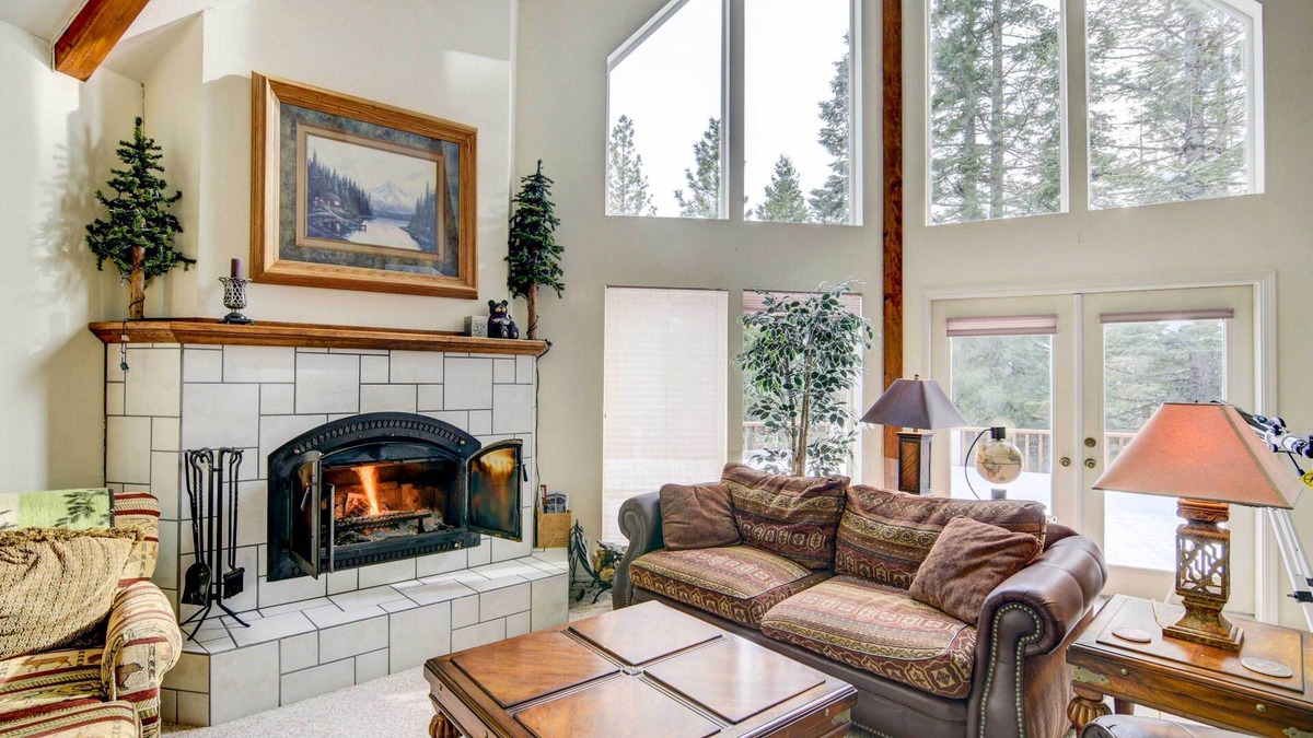 Lake Almanor West Cabin | Pet-Friendly California Cabin w/Beach Access