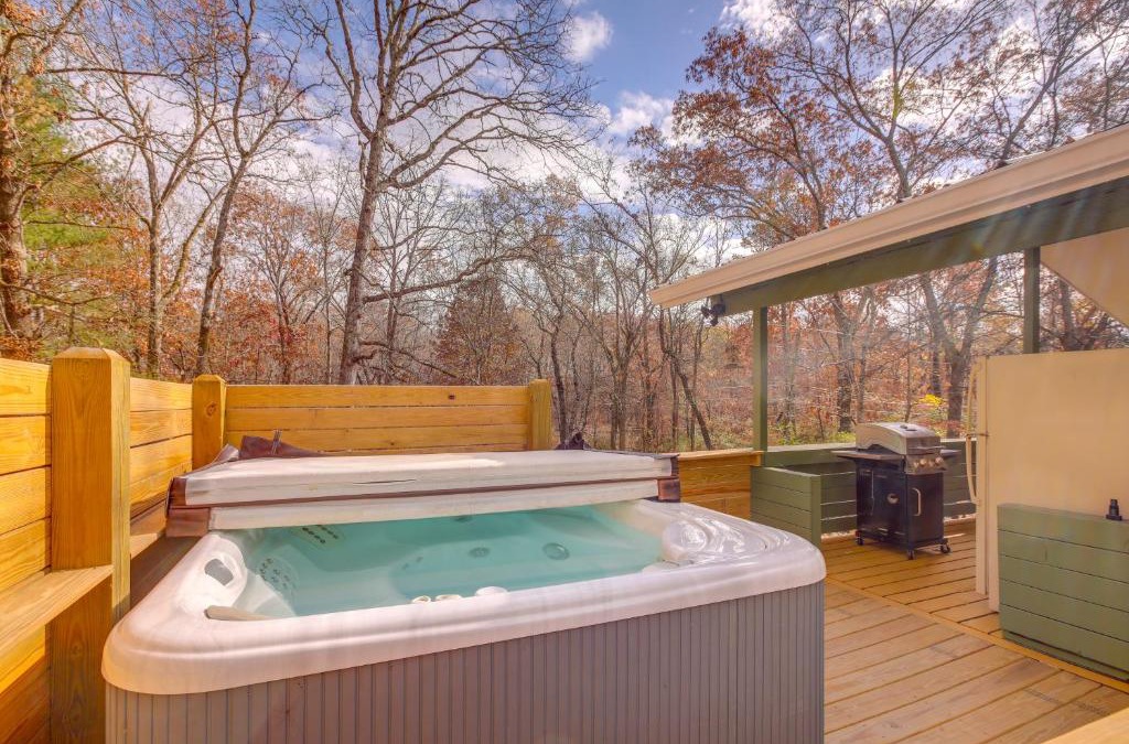 Lupton City House | Pet-Friendly Chattanooga Cabin with Hot Tub and Kayaks