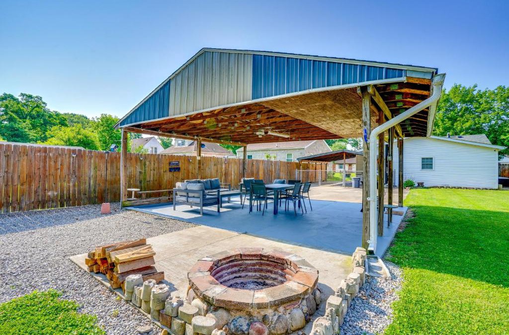 Clarksville House | Pet-Friendly Clarksville Home with Central AandC